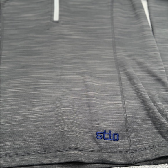 STIO Tori Gray 1/4 Zip Performance Pullover Women’s M - Picture 7 of 8